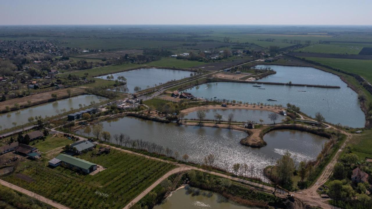 Sun City Vizisport Paradicsom Hódmezővásárhely Exteriör bild